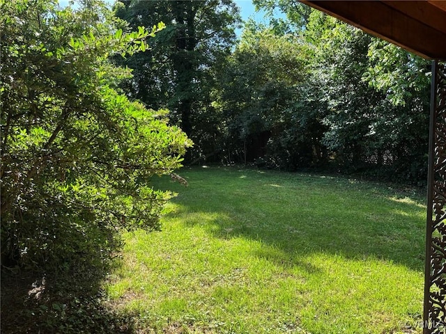 724 Milton Dr, Hampton, VA 23666 - view of green lawn