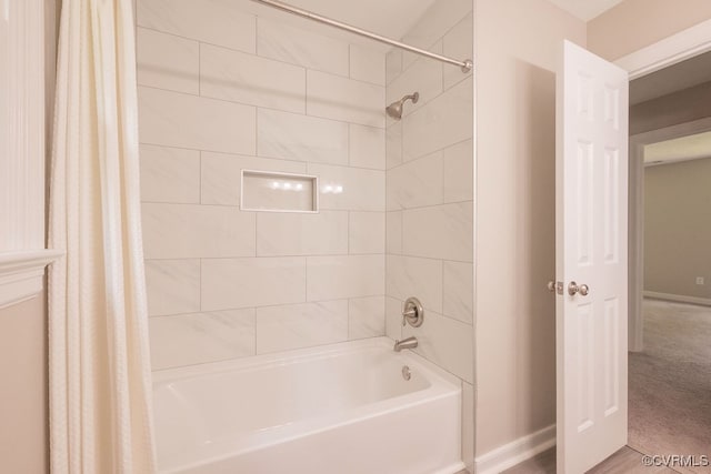 8282 Briarthorn Ct, Mechanicsville, VA 23116 - full bath featuring shower / bathtub combination with curtain and baseboards