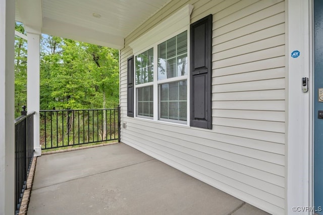 8136 Fedora Dr, Chesterfield, VA 23838 - balcony featuring covered porch