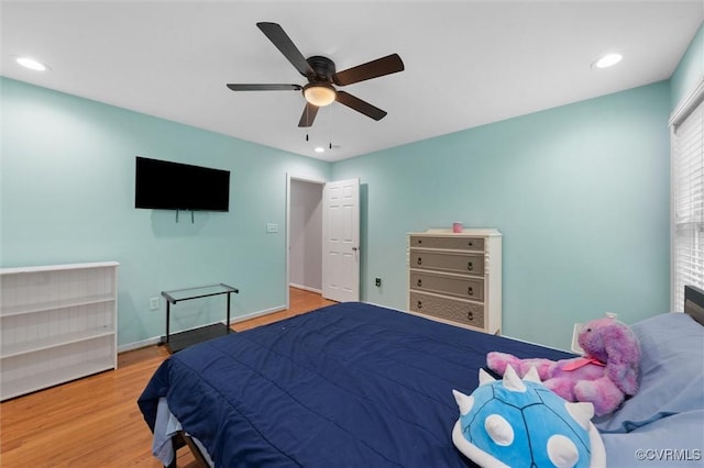 bedroom with wood finished floors, ceiling fan, recessed lighting, and baseboards