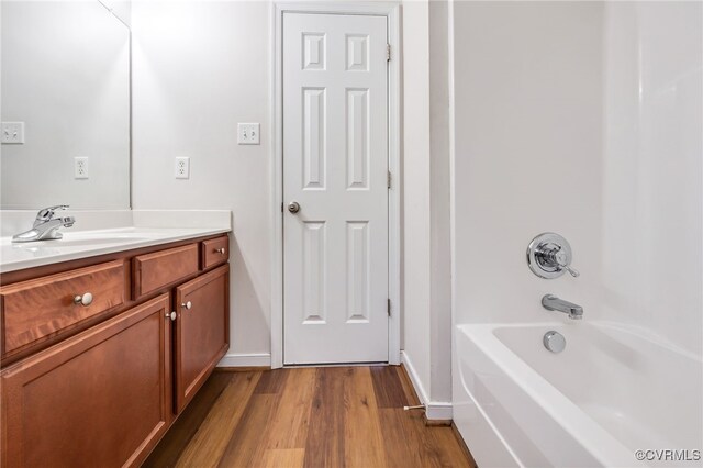 2909 Ginter St, Henrico, VA 23228 - full bath featuring wood finished floors, vanity, baseboards, and shower / tub combination