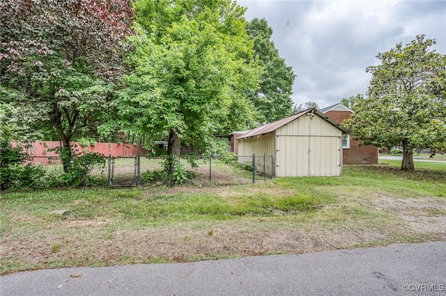 27 Medlock Rd, Sandston, VA 23150 - view of yard featuring fence and an outdoor structure