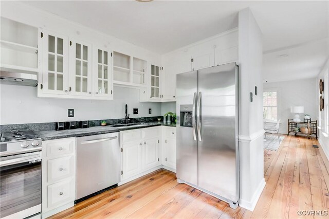 5905 Willow Creek Way, Richmond, VA 23225 - kitchen with appliances with stainless steel finishes, open shelves, a sink, range hood, and dark countertops