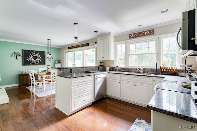 12387 Hanover Courthouse Rd, Hanover, VA 23069 - kitchen featuring appliances with stainless steel finishes, a sink, a peninsula, crown molding, and dark stone countertops
