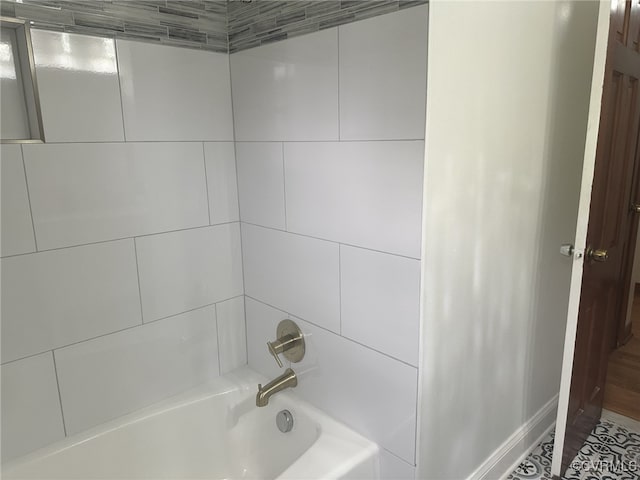 9079 Cudlipp Ave, Mechanicsville, VA 23116 - full bath with bathing tub / shower combination