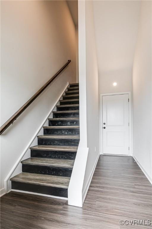 1900 Roseneath Rd Unit 9A, Richmond, VA 23230 - staircase with wood finished floors and baseboards