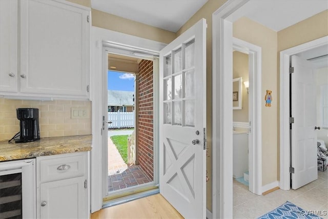 104 Peter Francisco Dr, Hopewell, VA 23860 - bar area featuring beverage cooler, backsplash, and baseboards