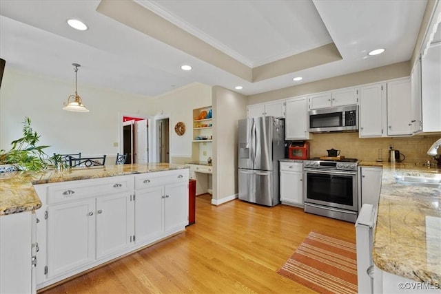 104 Peter Francisco Dr, Hopewell, VA 23860 - kitchen featuring stainless steel appliances, a tray ceiling, a sink, white cabinetry, and crown molding