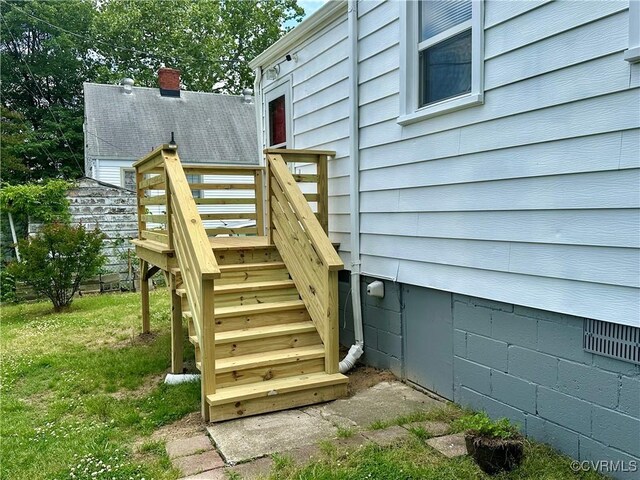 2404 Parrish St, Henrico, VA 23231 - exterior view of stairway