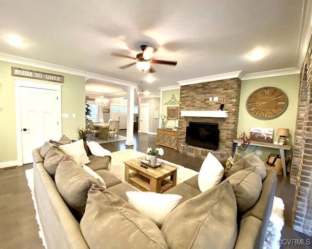 living area with a ceiling fan, wood finished floors, a chandelier, ornamental molding, and baseboards