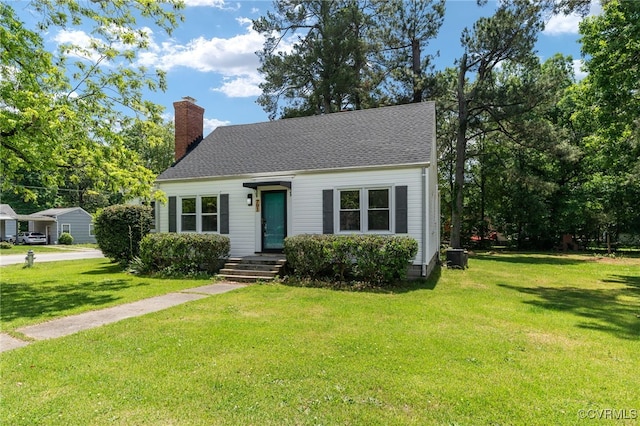 701 Nottoway Ave, Blackstone, VA 23824 - cape cod house featuring a chimney and a front lawn
