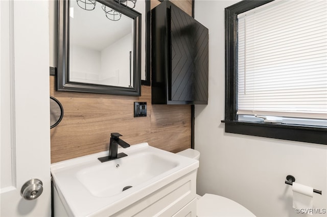 701 Nottoway Ave, Blackstone, VA 23824 - bathroom featuring toilet, backsplash, and vanity
