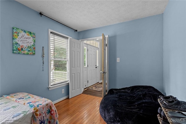 14125 Mountain Rd, Glen Allen, VA 23059 - bedroom with light wood-style floors, a textured ceiling, and baseboards