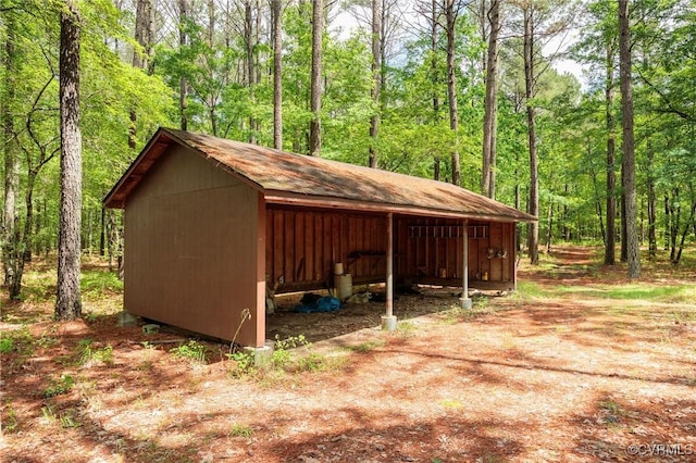 view of pole building featuring a wooded view
