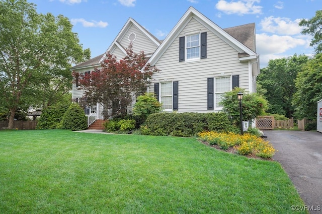 view of front of property featuring driveway