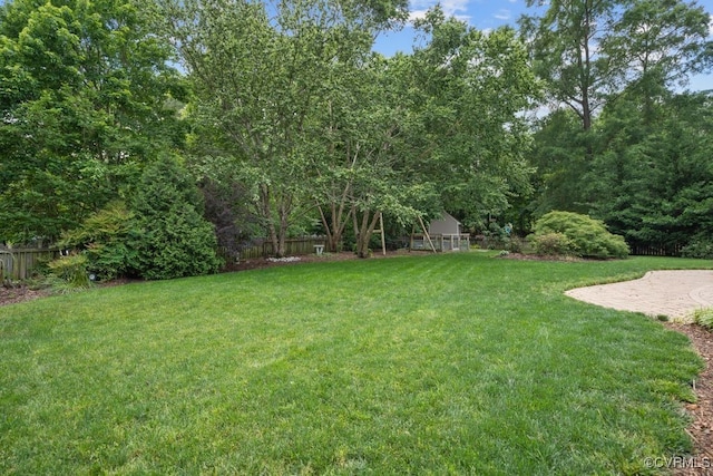 view of yard featuring a patio area