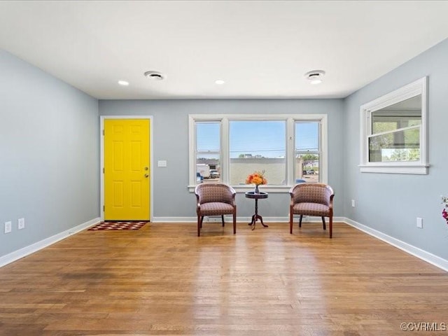 2519 Deerfield Dr, Petersburg, VA 23805 - sitting room with wood finished floors, baseboards, and recessed lighting
