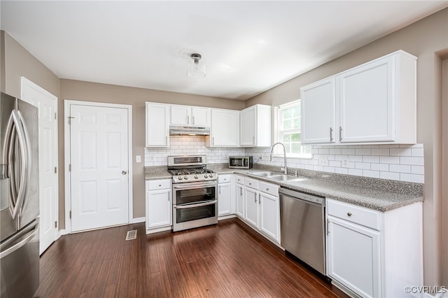 7107 Dortonway Pl, Chesterfield, VA 23832 - kitchen featuring appliances with stainless steel finishes, a sink, under cabinet range hood, light countertops, and dark wood-style flooring