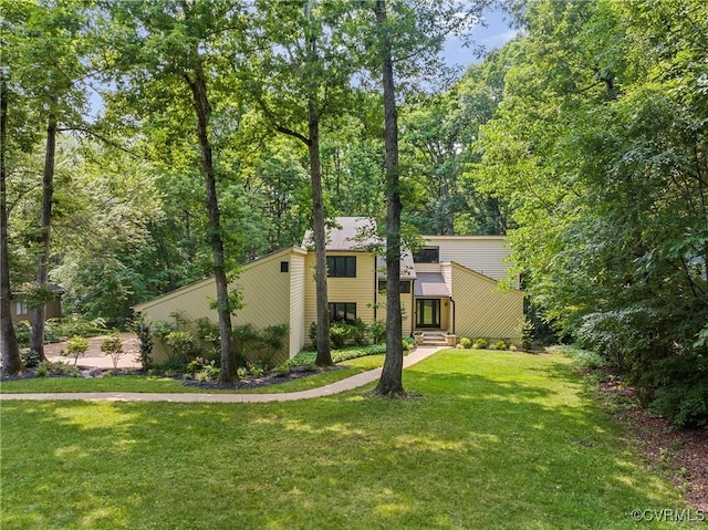 13700 Harbourwood Rd, Midlothian, VA 23112 - view of front facade with a front lawn