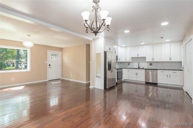 6006 Meadwood Cir, North Chesterfield, VA 23234 - kitchen with stainless steel appliances, a chandelier, a sink, dark countertops, and baseboards