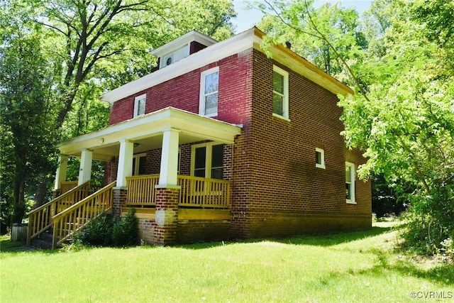 1006 N Main St, Farmville, VA 23901 - traditional style home featuring brick siding, a porch, and a front lawn