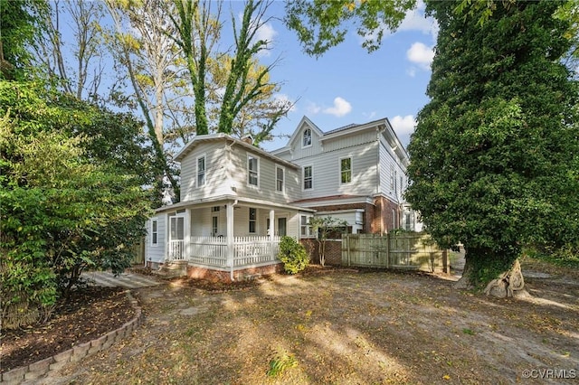102 Market St, Onancock, VA 23417 - view of front facade featuring a porch and fence