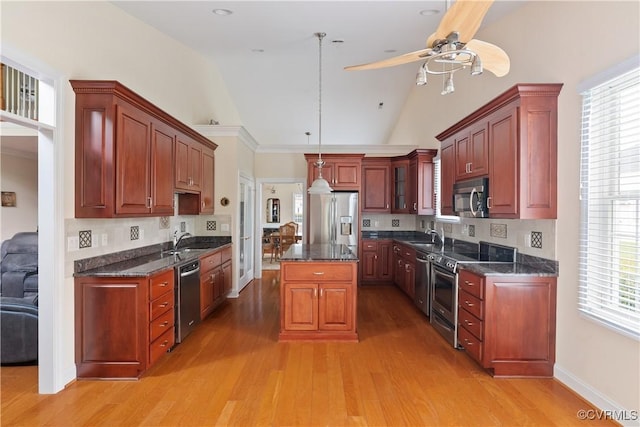 9428 Berry Patch Ln, Mechanicsville, VA 23116 - kitchen featuring stainless steel appliances, vaulted ceiling, ceiling fan, light wood-style floors, and a sink