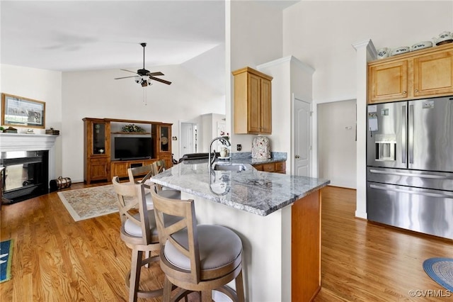 1629 Olmstead Dr, Powhatan, VA 23139 - kitchen featuring stainless steel fridge, a sink, a peninsula, ceiling fan, and light wood finished floors