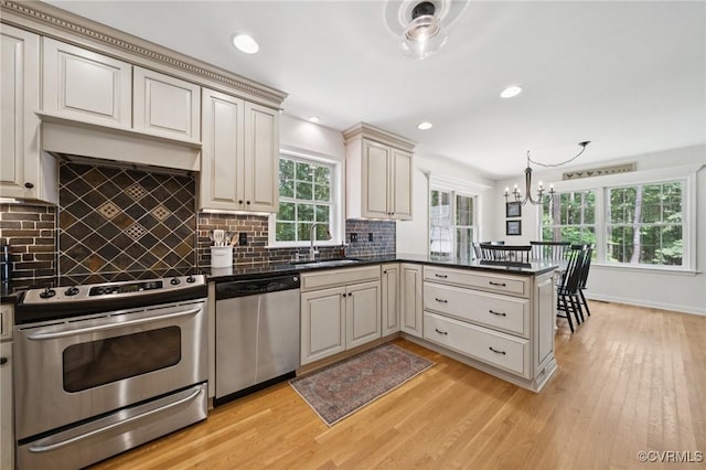 2554 Walkers Ridge Ter, Powhatan, VA 23139 - kitchen featuring stainless steel appliances, a sink, a peninsula, dark countertops, and recessed lighting