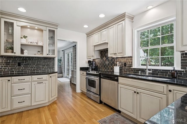 2554 Walkers Ridge Ter, Powhatan, VA 23139 - kitchen with stainless steel appliances, a sink, tasteful backsplash, light wood finished floors, and glass insert cabinets