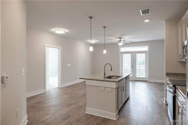 10530 Stony Bluff Dr Unit 305, Ashland, VA 23005 - kitchen with a sink, stainless steel appliances, ceiling fan, a kitchen island with sink, and dark wood-type flooring