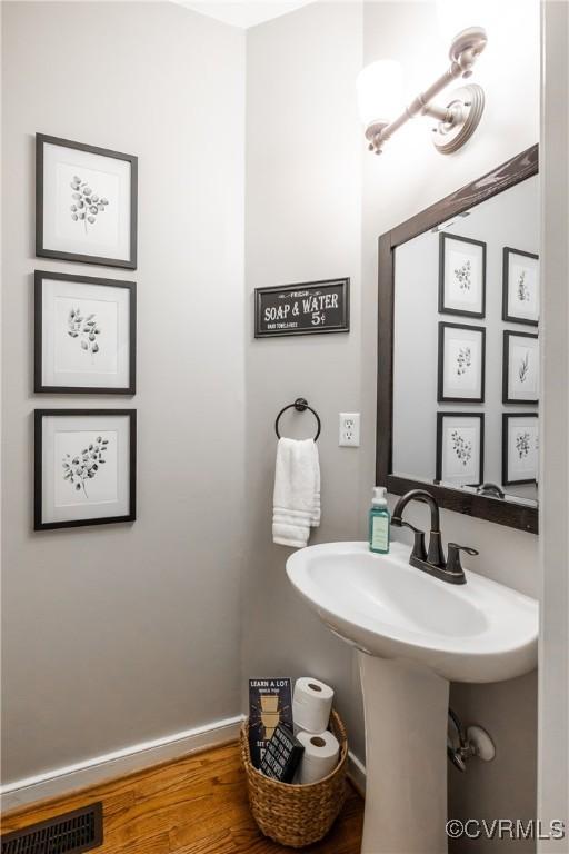 12109 Jamieson Pl, Henrico, VA 23059 - bathroom featuring wood finished floors, baseboards, and a sink