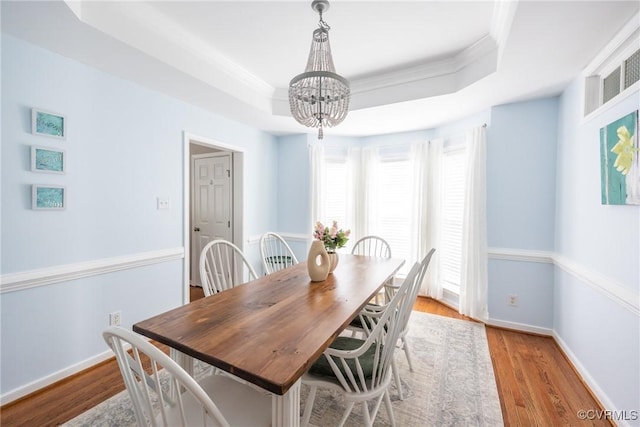 12109 Jamieson Pl, Henrico, VA 23059 - dining area featuring a tray ceiling, a chandelier, wood finished floors, crown molding, and baseboards