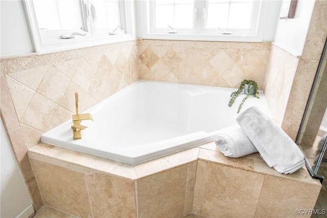 12109 Jamieson Pl, Henrico, VA 23059 - bathroom featuring a garden tub