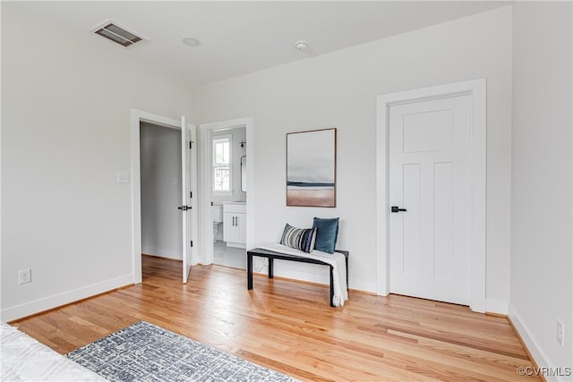 2207 Fairmount Ave, Richmond, VA 23223 - sitting room featuring light wood finished floors and baseboards