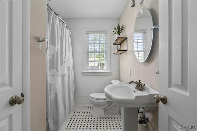 4719 W Grace St, Richmond, VA 23230 - full bath featuring toilet, tile patterned flooring, a sink, and curtained shower