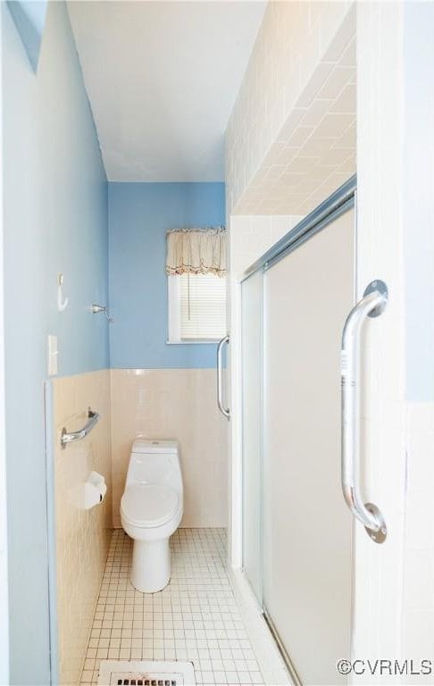 400 Allen Ave, Hopewell, VA 23860 - full bath featuring tile walls, a shower stall, tile patterned floors, toilet, and a wainscoted wall
