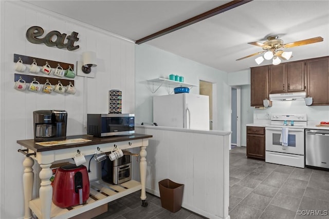 2721 Fawnwick Dr, Henrico, VA 23231 - kitchen with stainless steel appliances, under cabinet range hood, ceiling fan, and light countertops