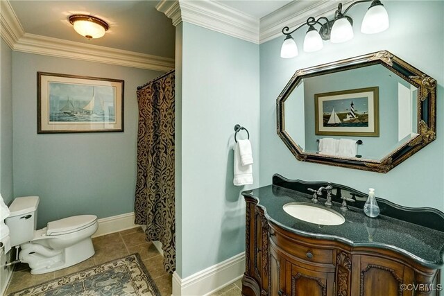717 Old Stream Rd, Manakin Sabot, VA 23103 - bathroom with toilet, vanity, crown molding, baseboards, and a shower with curtain