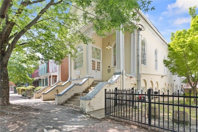9 E Clay St Unit U2, Richmond, VA 23219 - view of front of home featuring a fenced front yard and stucco siding