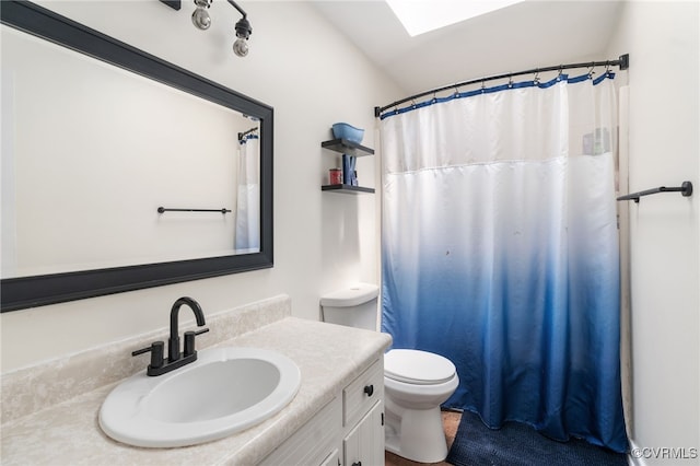 2207 Turtle Hill Cir, Midlothian, VA 23112 - full bathroom featuring vanity, toilet, curtained shower, and a skylight