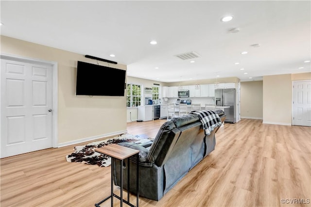 8118 Mimosa Hill Ln, Mechanicsville, VA 23116 - living area featuring light wood-style floors and recessed lighting