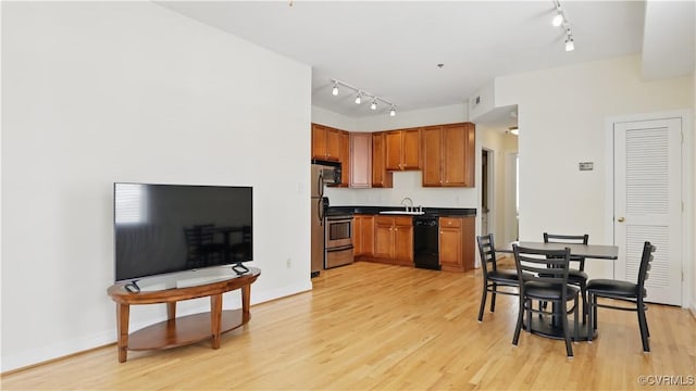 1901 E Broad St Unit U31, Richmond, VA 23223 - kitchen featuring black appliances, track lighting, and light wood-type flooring