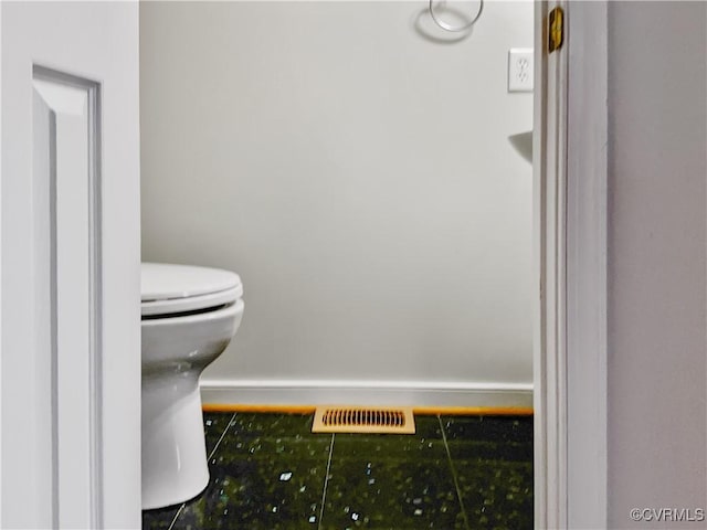 8069 Kiwi Ln, Mechanicsville, VA 23111 - bathroom view of toilet