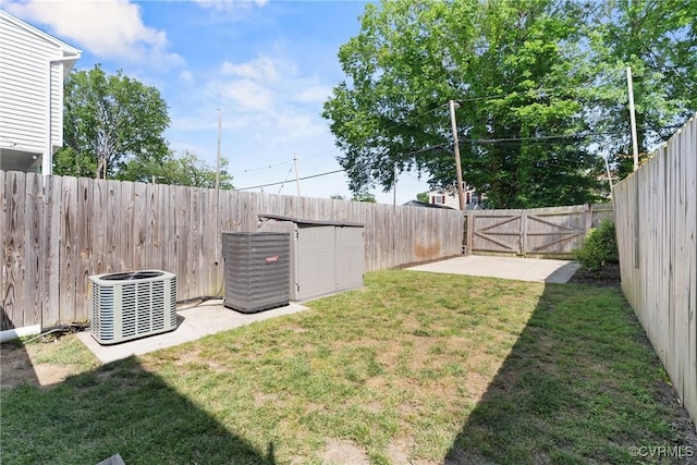 1117 N 31st St, Richmond, VA 23223 - fenced backyard featuring a patio