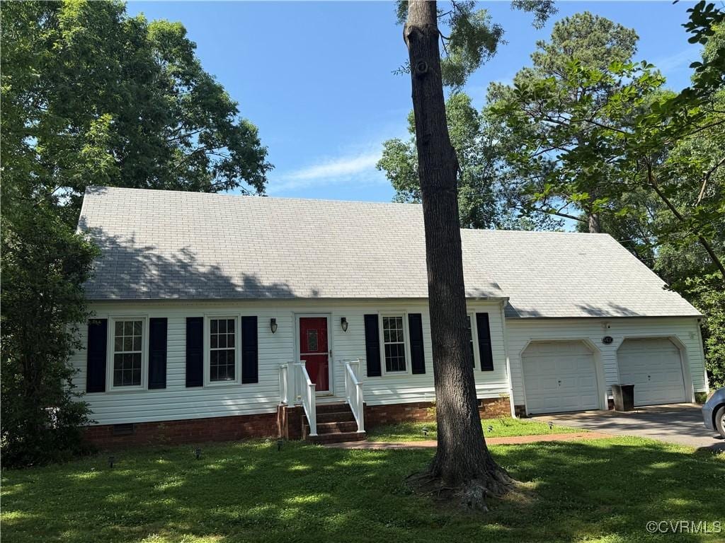 4400 Overlea Ct, Midlothian, VA 23112 - view of front of house featuring a garage, concrete driveway, and a front yard