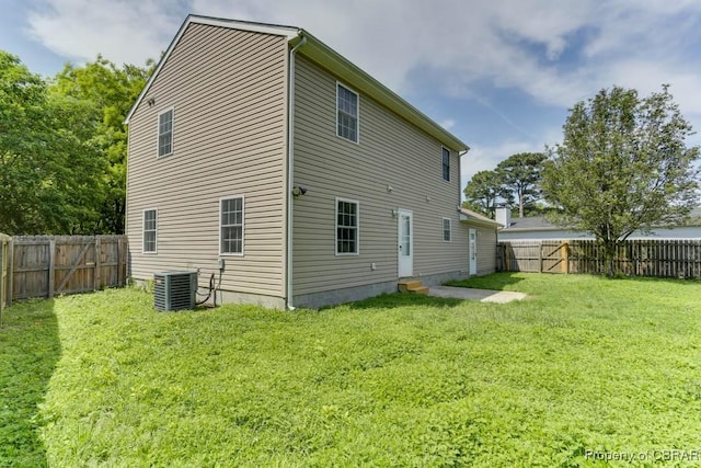1928 Box St, Hampton, VA 23661 - back of property with cooling unit and entry steps