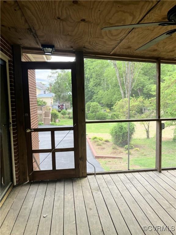 726 S Broad St, Kenbridge, VA 23944 - unfurnished sunroom featuring a ceiling fan
