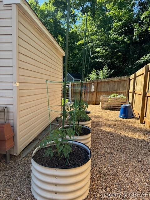 3907 Currier Ct, Chester, VA 23831 - view of yard with a garden