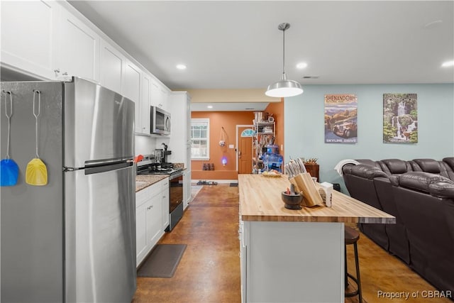3907 Currier Ct, Chester, VA 23831 - kitchen featuring stainless steel appliances, butcher block counters, open floor plan, a kitchen breakfast bar, and a kitchen island